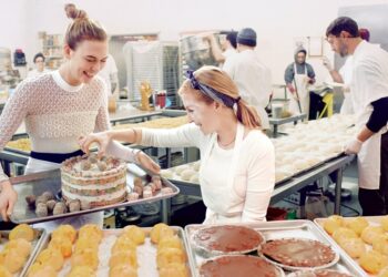 What Are the Benefits of Enrolling in a Baking School?