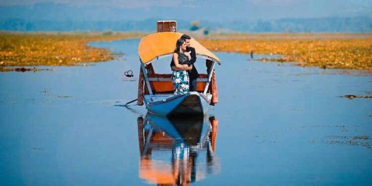 Why Women Should Choose Kashmir Tour Packages?