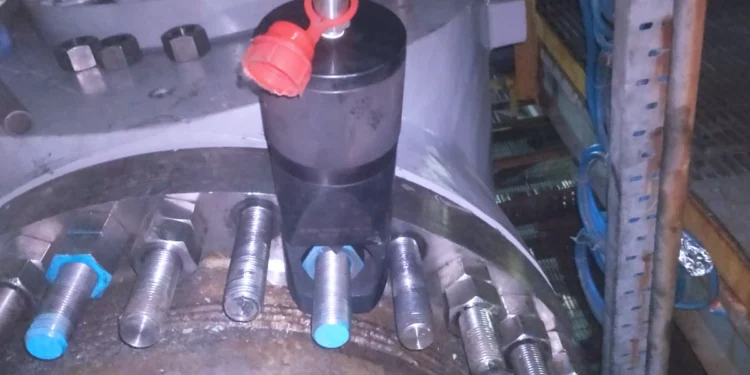 Flange maintenance services